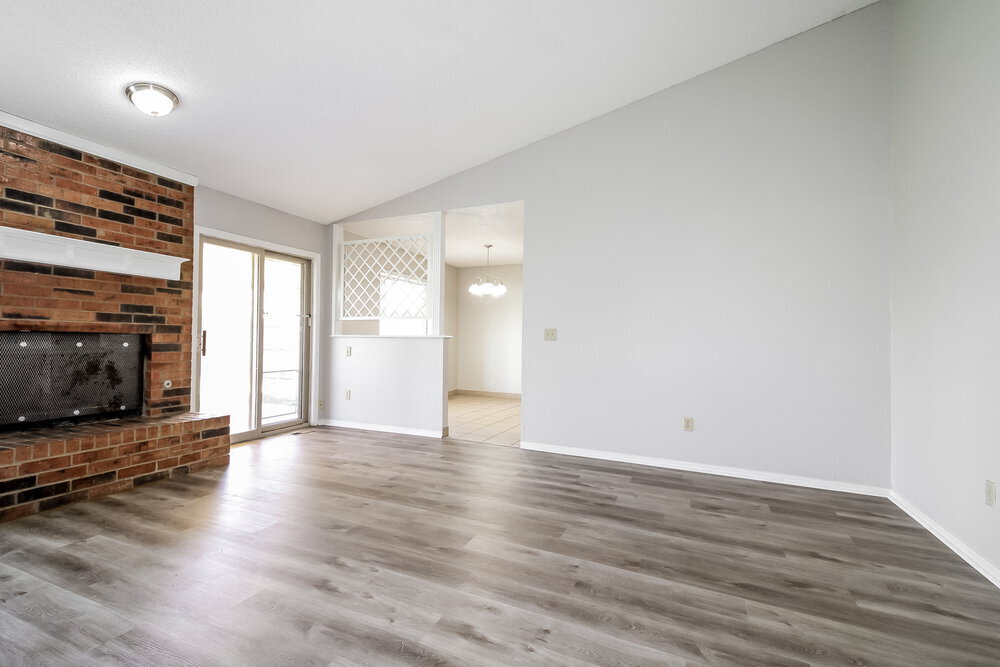 Building Photo - 1353 Oswego Dr