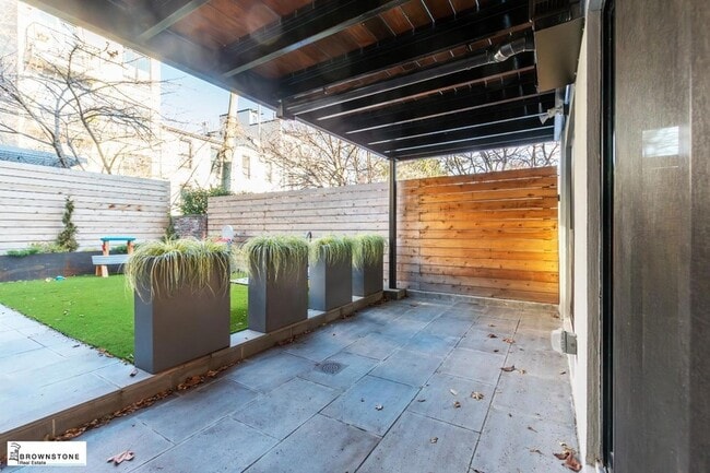 Building Photo - 9 1st St