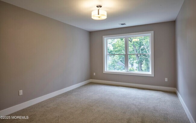 Building Photo - 52 Colfax St