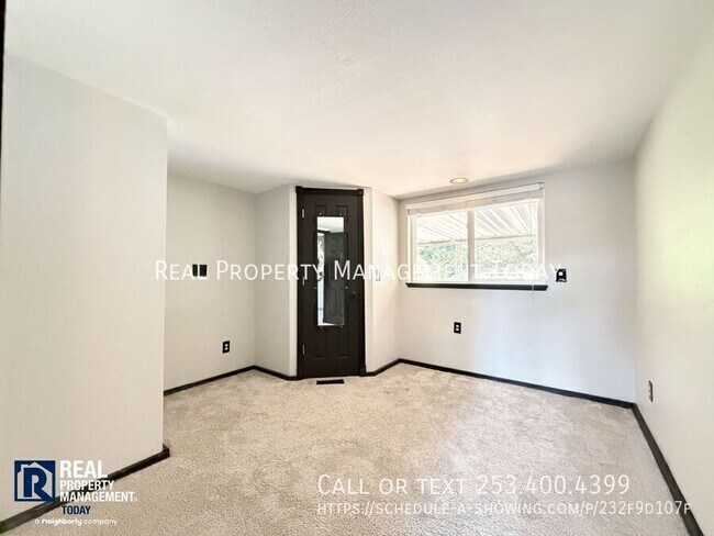 Building Photo - 1531 Vista Dr