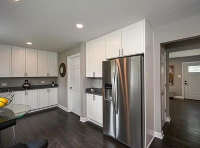 Building Photo - 355 N 2nd Ave