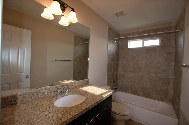 Building Photo - 17145 Wilthorne Garden Ct