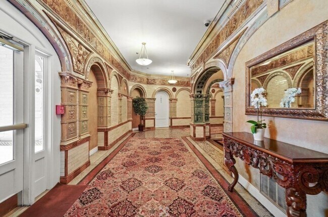 Building Photo - 4 Charlesgate E