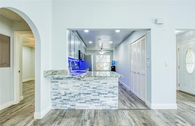Building Photo - 2390 Bentley Dr