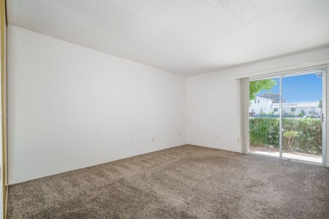Building Photo - 1Bed/1Bath Single Story Condo in La Mesa w...