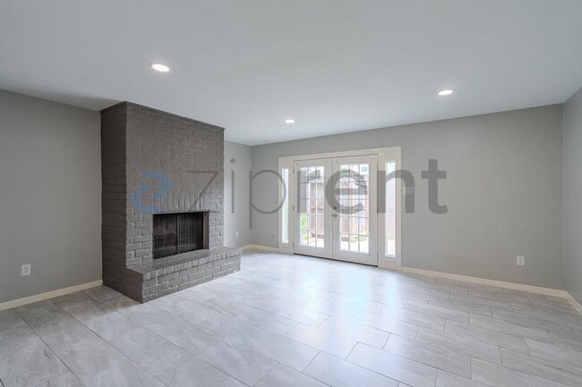 Building Photo - 10349 Longmont Dr