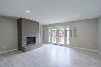 Building Photo - Unit