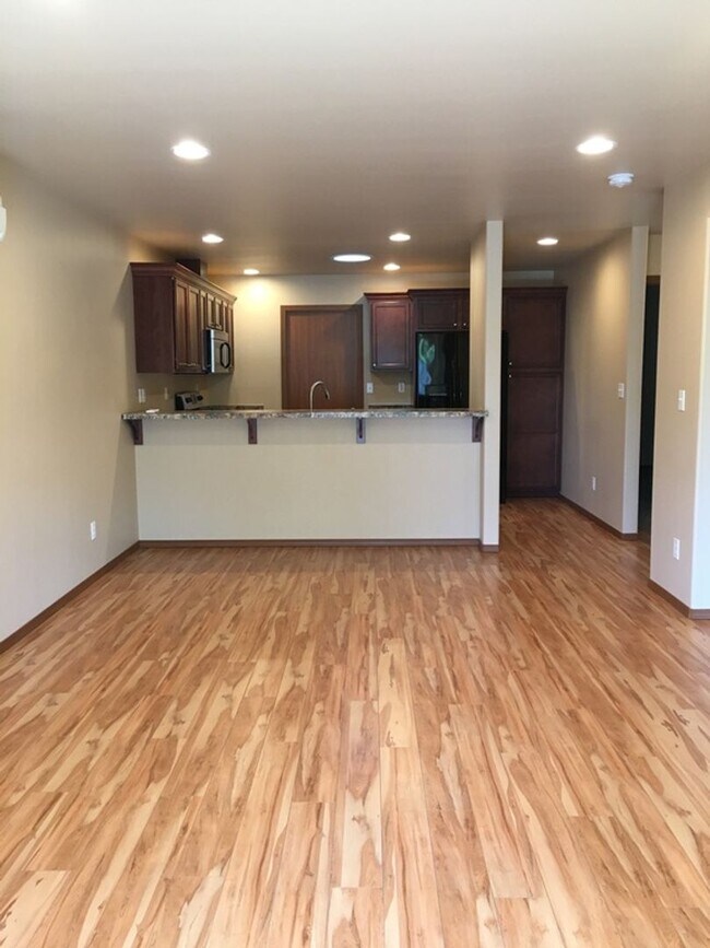 Building Photo - 1737 Stremler Dr