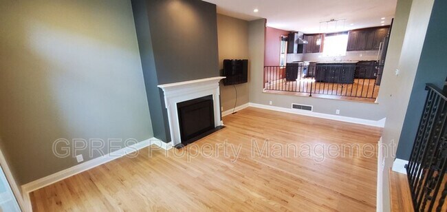 Building Photo - 1404 Barnsdale St