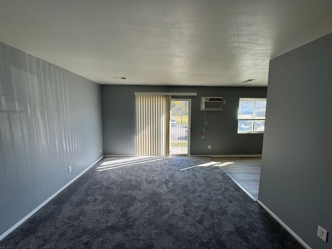 Building Photo - Warren Park 2 Bedroom Apartment with Balcony