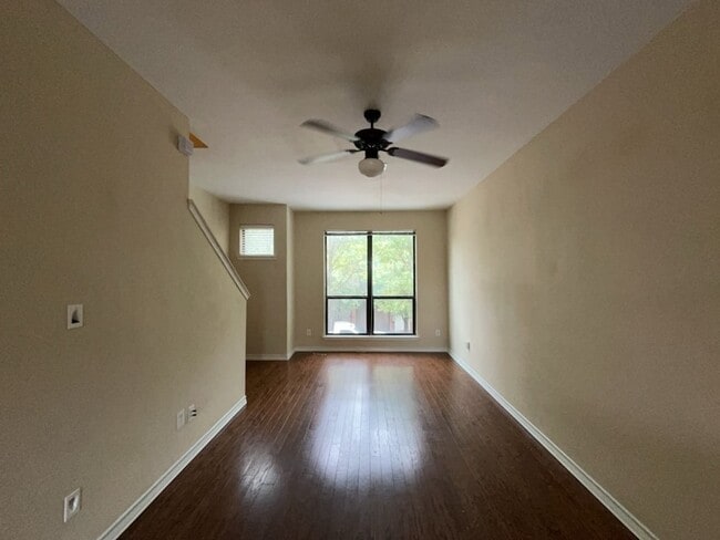 Building Photo - 902 E Glenn Crossett St