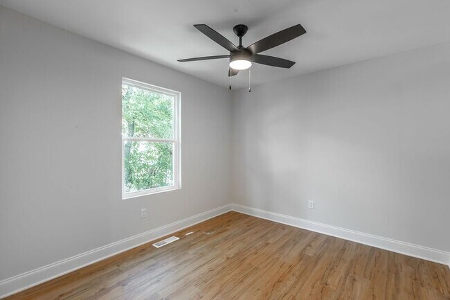 Building Photo - 2005 S Lyerly St