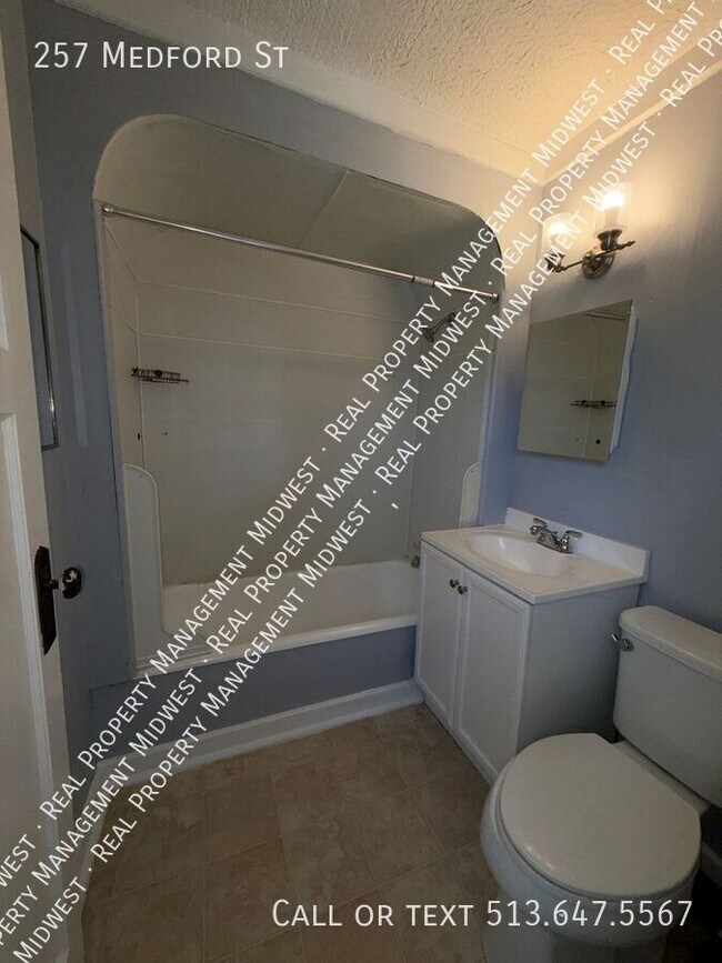 Building Photo - 257 Medford St