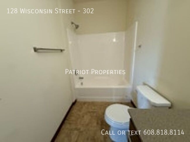 Building Photo - 128 Wisconsin St