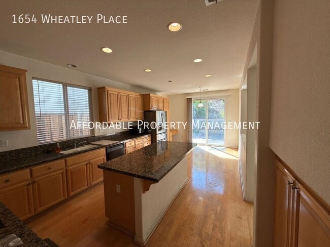 Building Photo - 1654 Wheatley Pl