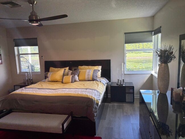 Building Photo - 7275 Summer Tree Dr