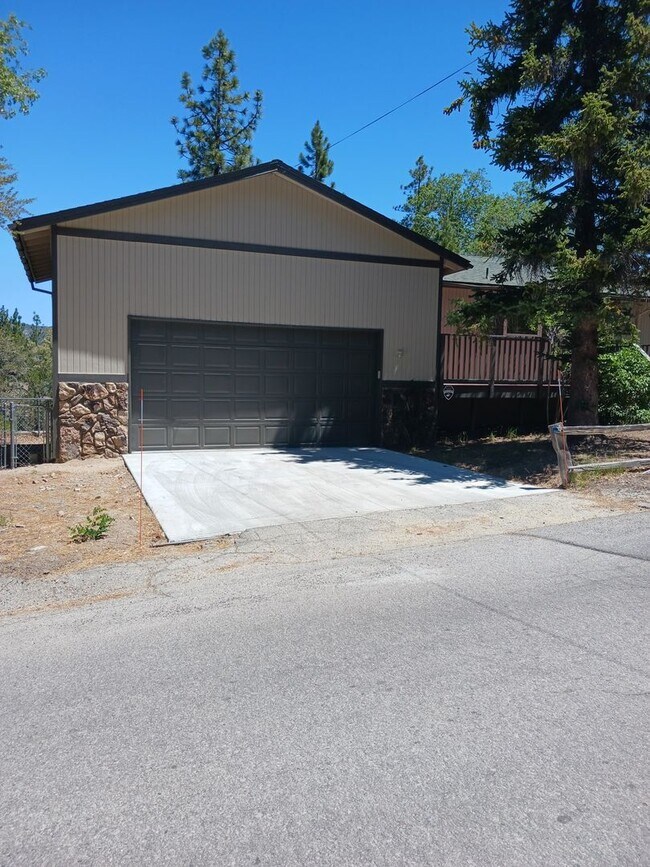 Building Photo - Beautiful Big Bear Home
