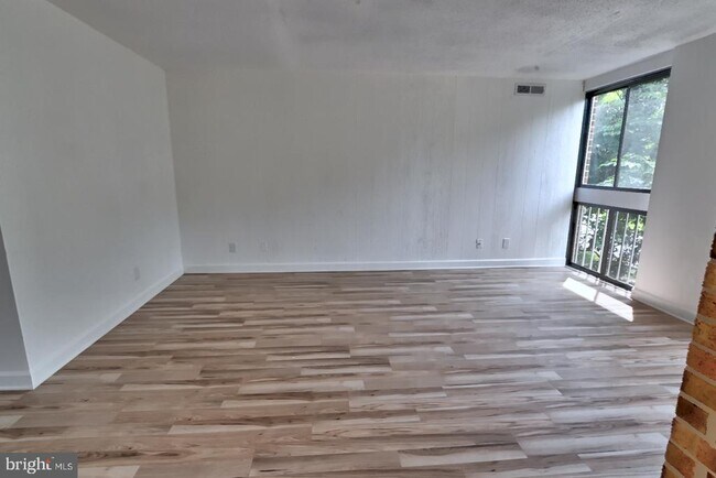 Building Photo - 1580 Moorings Dr