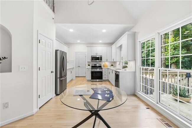 Building Photo - 2530 Wellsley Ln