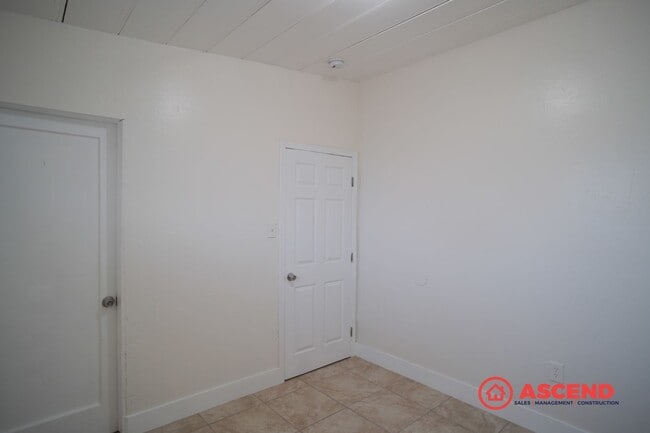 Building Photo - 190 Price St