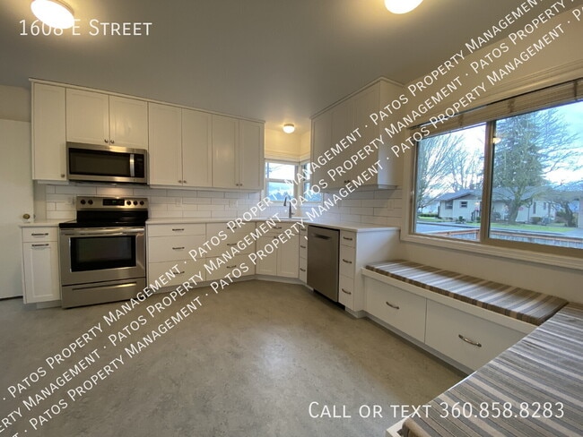 Building Photo - 1608 E St