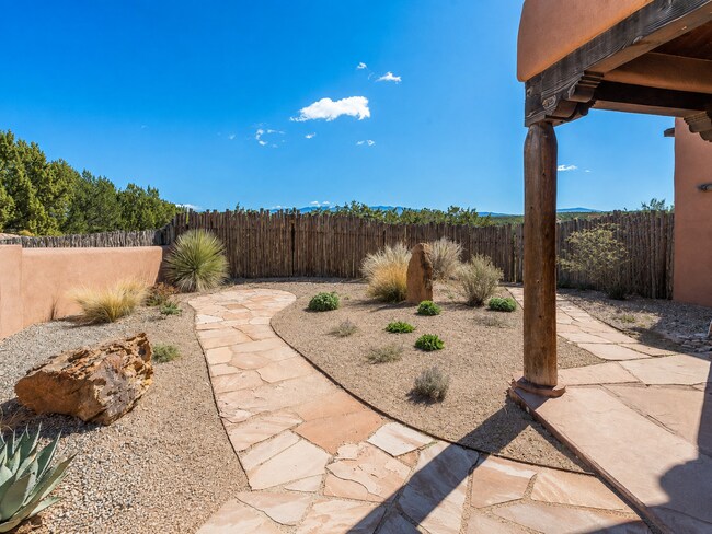 Building Photo - 61 Paseo Del Antilope