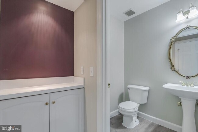 Building Photo - 18001 Foxworth Ct