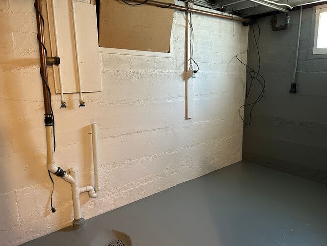 Building Photo - Cozy Single Family House for Rent