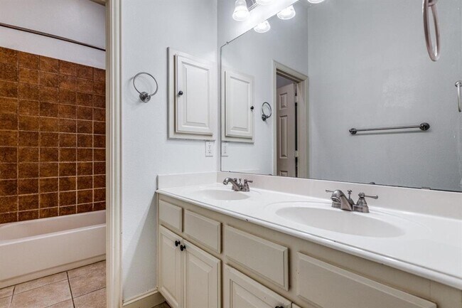 Building Photo - 7701 Thistledown Dr