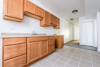 Building Photo - 7034 S Claremont