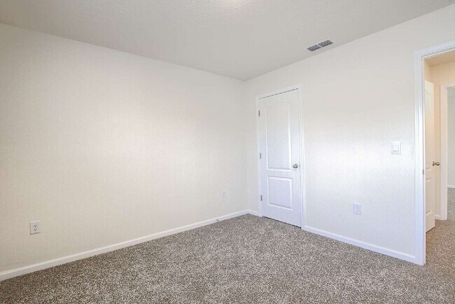 Building Photo - For Rent- 2nd month FREE Rent