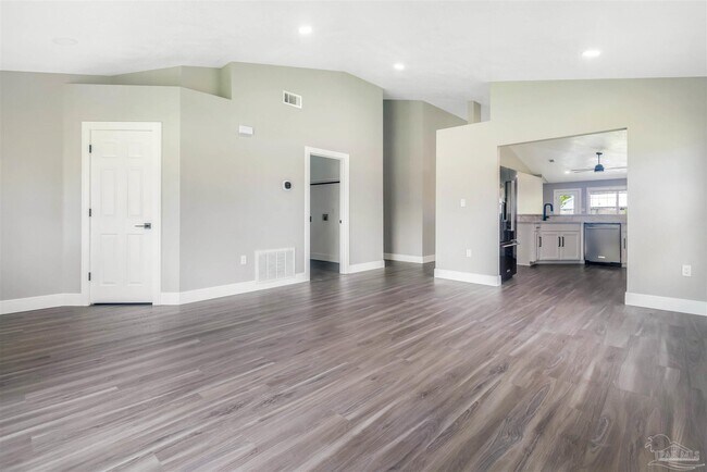 Building Photo - 3057 Illinois Pl