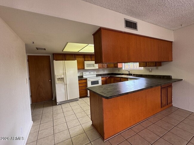 Building Photo - 1281 N Catalina Dr