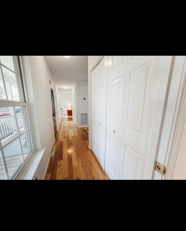 Building Photo - 224 Dove Ct