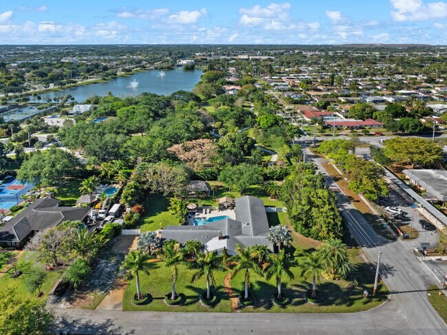 Building Photo - 4501 Briarcliff Ln