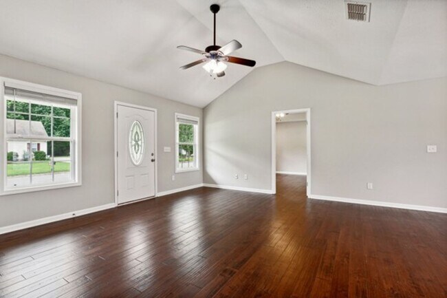 Building Photo - COMING SOON.....Adorable 3 Bedroom Home in Tullahoma!