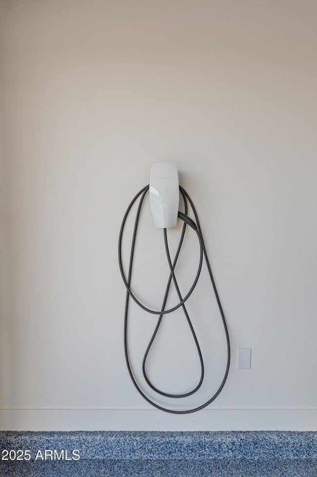 Building Photo - 4236 E Whisper Rock Trl