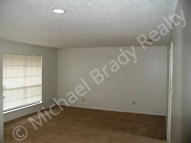 Building Photo - Affordable Two Bedroom!