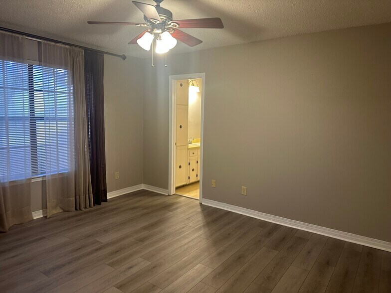 Building Photo - 2544 Coachman Ct