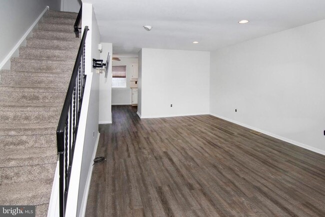 Building Photo - 1010 Hillsboro Ct