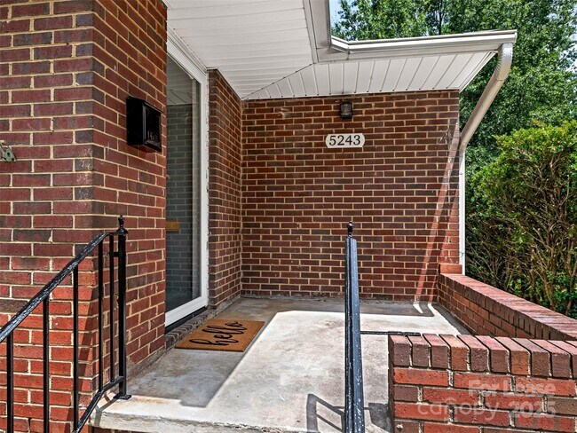 Building Photo - 5243 Murrayhill Rd