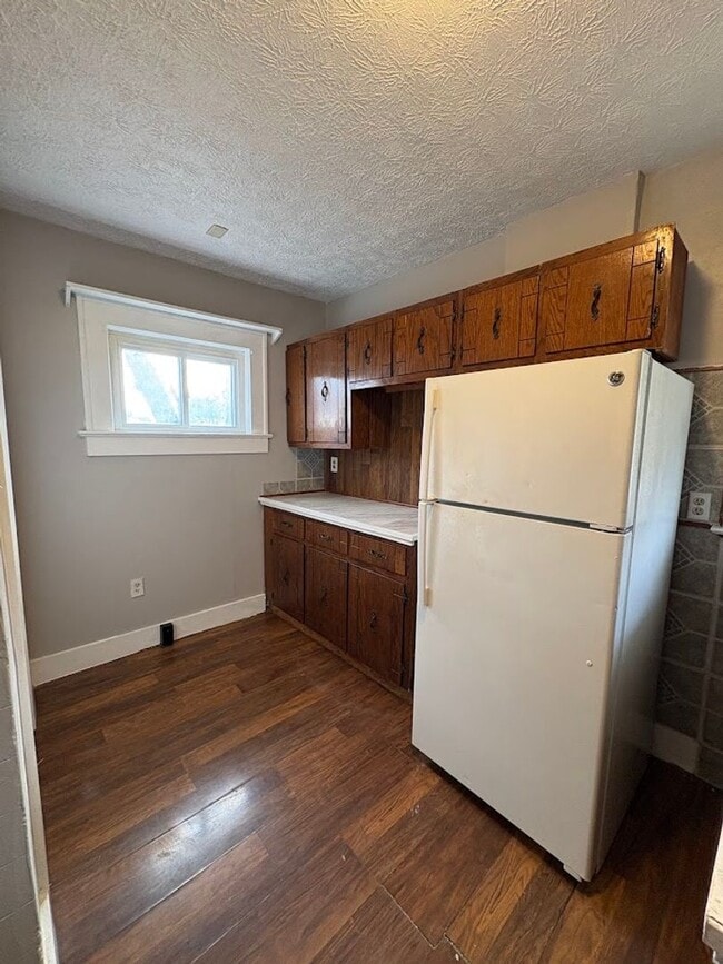 Building Photo - Four bedroom one bathroom home for rent