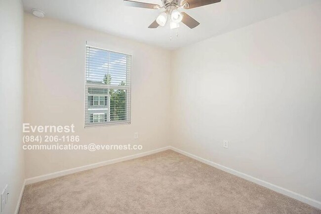 Building Photo - 3003 Soft Breeze Dr