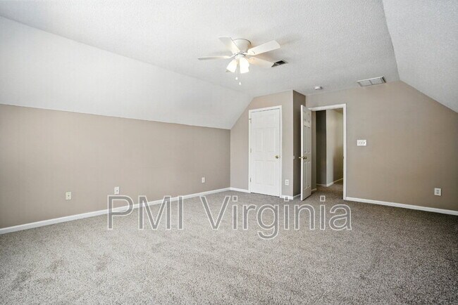 Building Photo - 312 Hickory Hinge Way