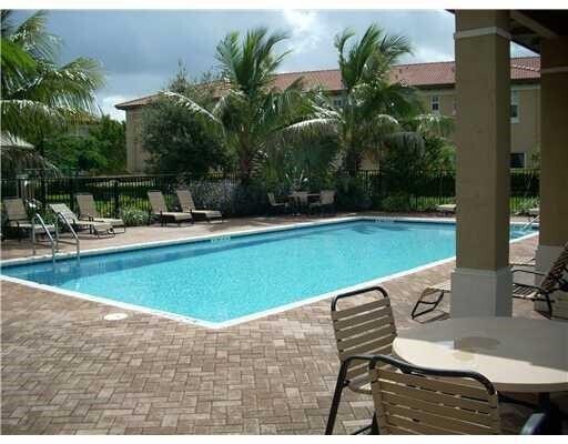 Building Photo - 6903 Julia Gardens Dr