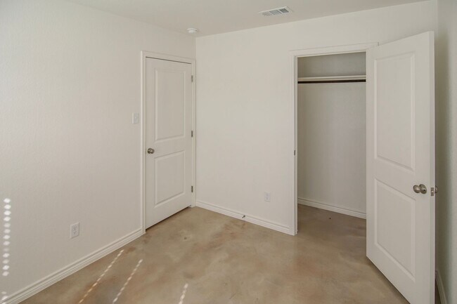 Building Photo - 1261 Lehmann Dr