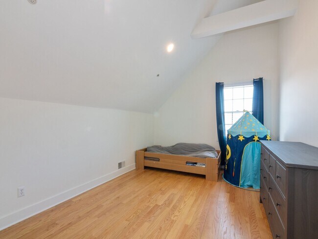 Bedroom 2 - 33242 Slocum Dr