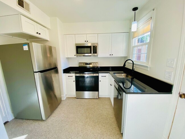 Building Photo - 3810 Hermitage Rd