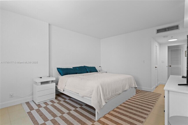 Building Photo - 2501 S Ocean Dr