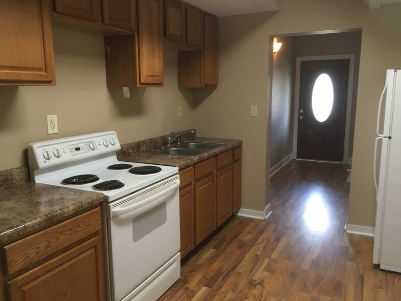 Building Photo - 657 Marion Ct